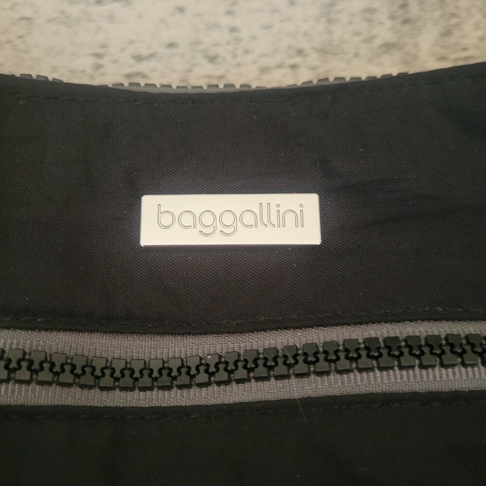 Baggallini All Around Hobo Pocket Black Crossbody Zipper Opening Adjustable 28" - Picture 4 of 10